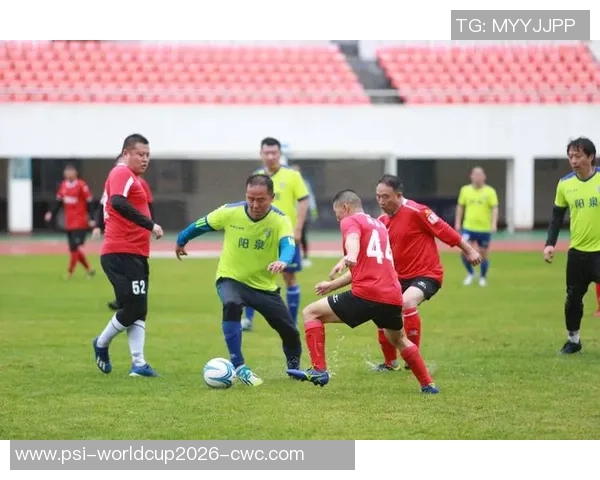 武汉晚报杯足球赛精彩纷呈球迷热情高涨展现城市活力与团结精神