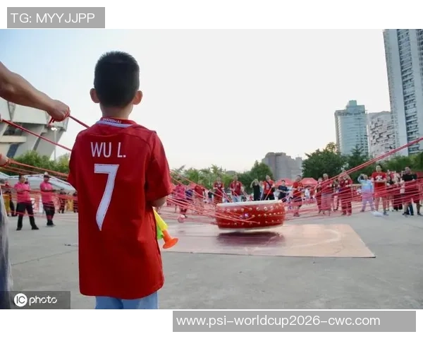 珠海足球对抗赛精彩纷呈球迷热情高涨共庆体育盛事